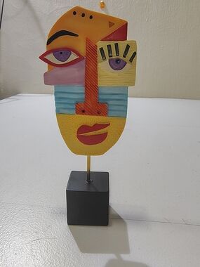 HCCMLOVE Wink Handcrafted Resin Abstract Sculpture Picasso Style Face